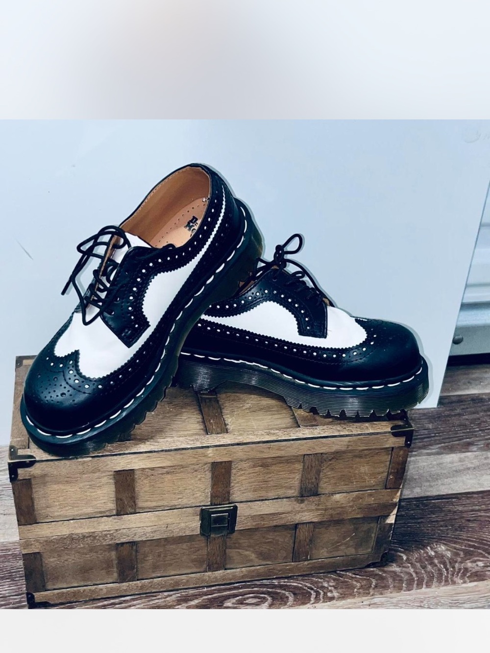 Vintage NEVER WORN Dc Marten Classic Brogue Lace-Up Wingtip platforms